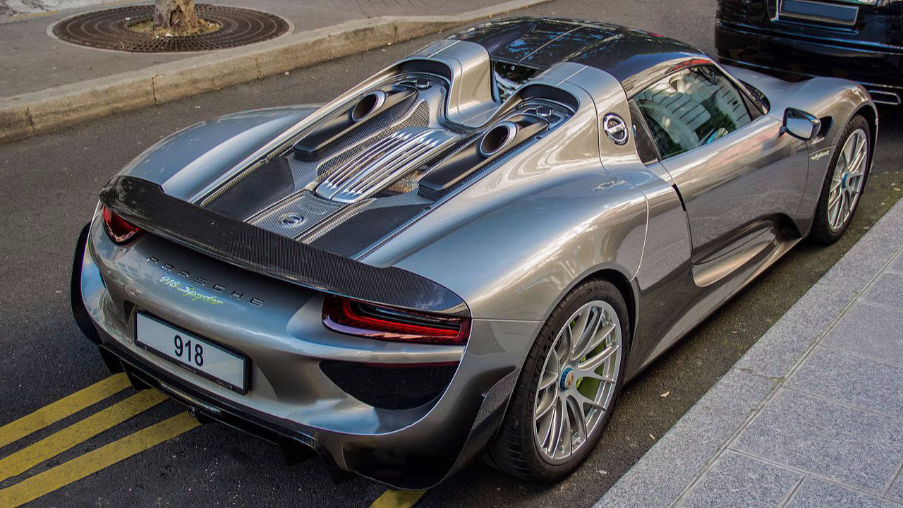 The Mansion at Glen Cove Car Show